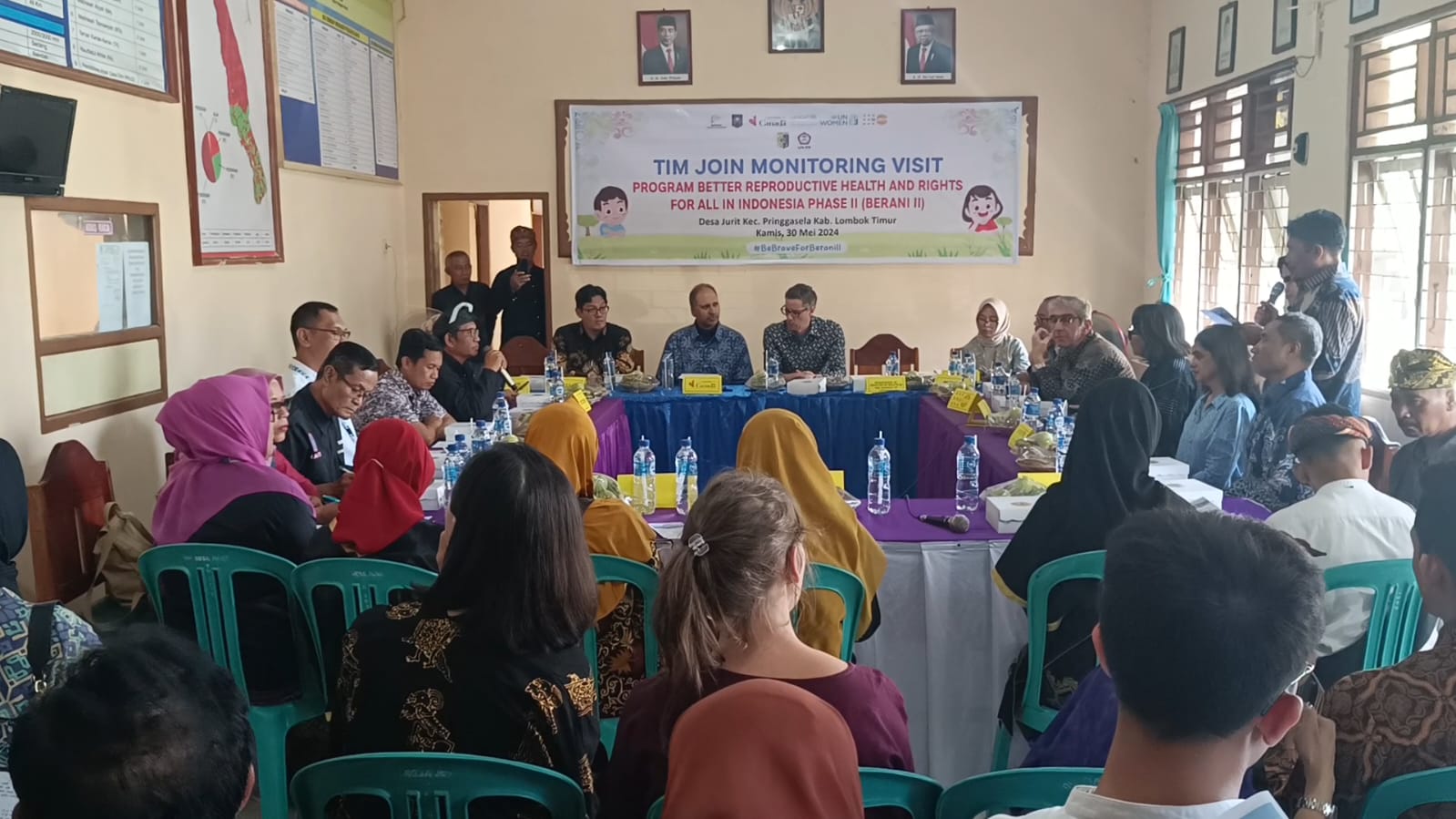 MONITORING: Tiga lembaga PBB saat monitoring program Berani II di Desa Jurit, Kecamatan Pringgasela, Lotim, Jumat (31/5)