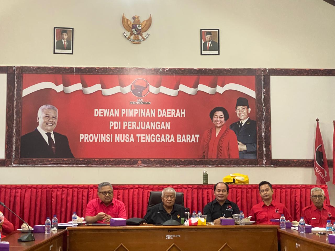Rapat DPD PDI Perjuangan yang diperluas yang dihadiri 10 DPC PDI Perjuangan kabupaten/kota di kantor DPD PDI Perjuangan NTB di jalan lingkar Selatan, Kota Mataram, Sabtu (1/6).