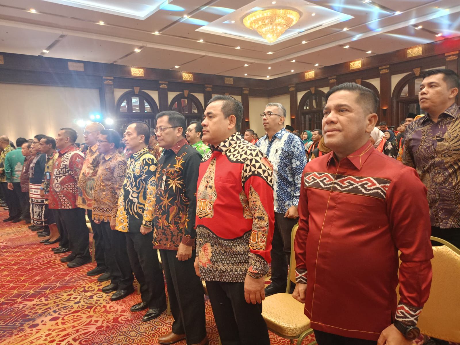 TOREHKAN PRESTASI: Kakanwil Kemenkumham NTB Parlindungan (paling kanan) saat menghadiri Paralegal Justice Award 2024 di Hotel Bidakara Jakarta, Sabtu (1/6).