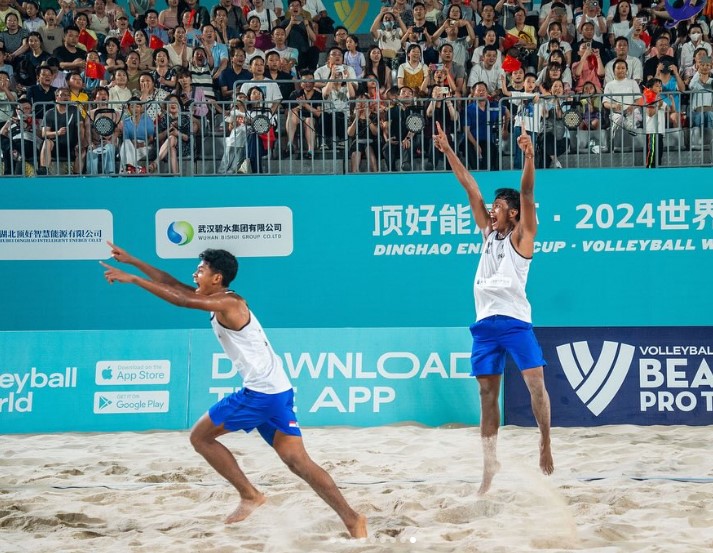JUARA: Pasangan Sofyan Rachman Efendi/Bintang Akbar merayakan kemenangan di babak final Volleyball World Beach Pro Tour 2024, beberapa waktu lalu.(DOK INSTAGRAM SOFYAN RACHMAN)