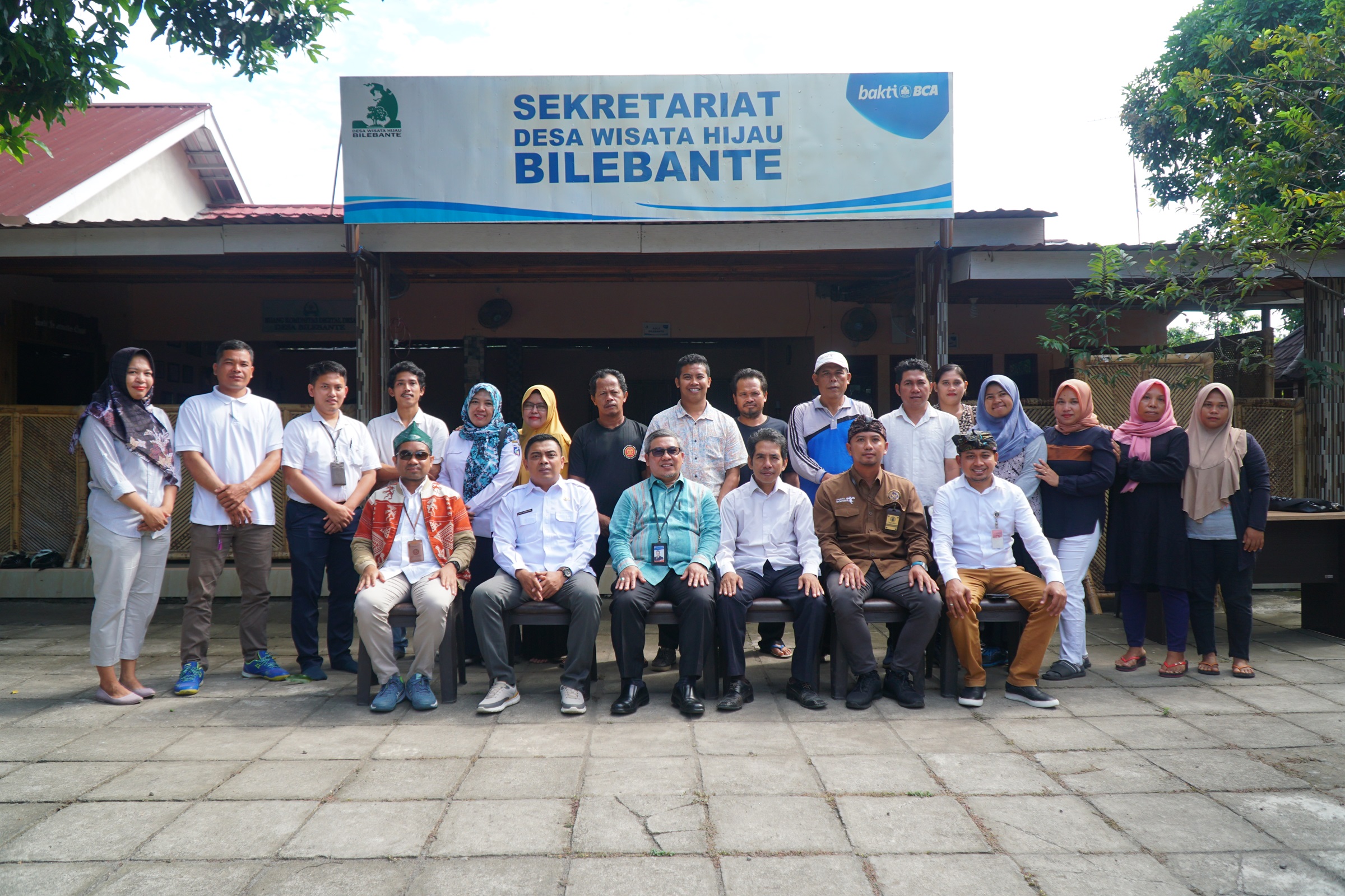 CAPACITY BUILDING: Peserta capacity building penguatan green tourism dan standarisasi sarana hunian pariwisata di Desa Wisata Hijau Bilebante, Lombok Tengah, Rabu (5/6).