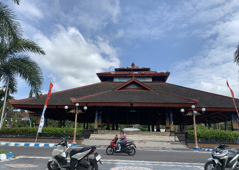 SEGERA DIREHAB: Bencingah Agung termasuk salah satu proyek tender PUTR Lobar akan mulai dibongkar pekan depan. (CHIA/LOMBOK POST)