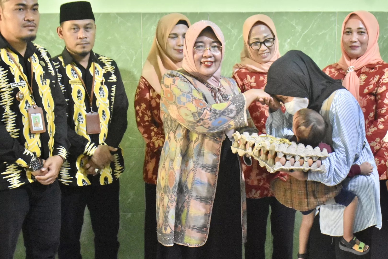 : Penjabat Ketua TP PKK NTB Hj Lale Prayatni saat pencanangan Bhakti Stunting di Kantor Lurah Pejeruk, Ampenan.