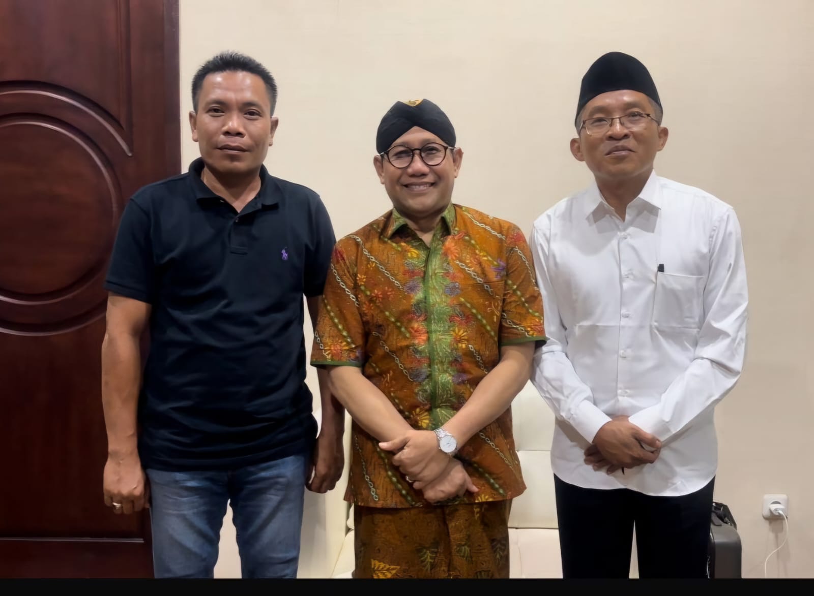 DPC PKB KLU bersama DPP PKB saat mendampingi TGH Lalu Muchsin Mukhtar (baju putih) yang diusung menjadi Bacalon Bupati KLU dari PKB.