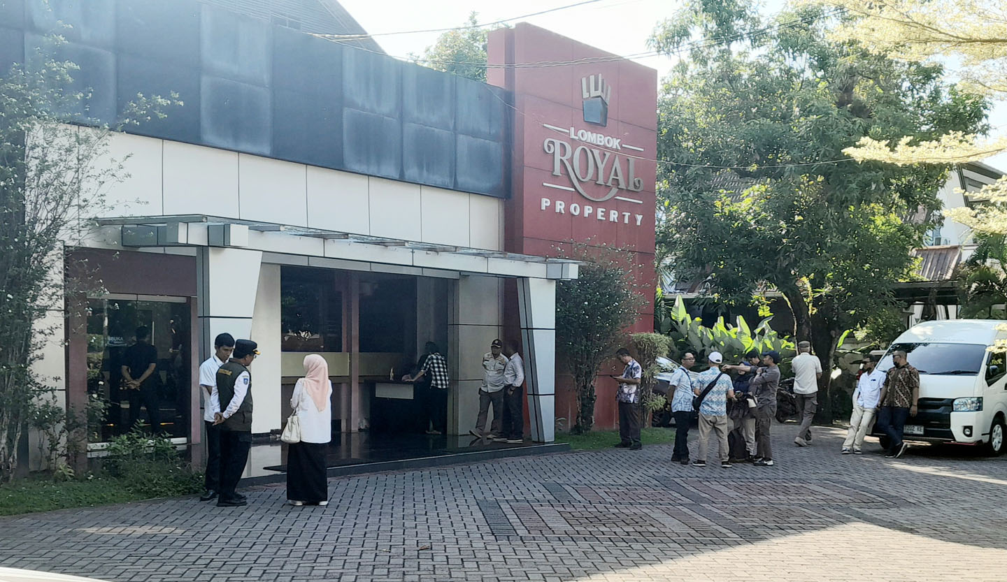 Rombongan Pemkot Mataram didampingi Satgas Korsup Wilayah V KPK mendatangi kantor PT Lombok Royal Property, Rabu (12/6).