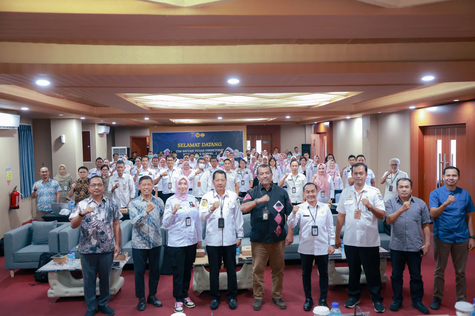 LAWAN KORUPSI: Ketua Satuan Tugas Korsup wilayah V KPK Dian Patria, Sekda Kota Mataram Lalu Alwan Basri, Kadiskes Kota Mataram dr H Emirald Isfihan, Direktur RSUD Kota Mataram dr Hj Eka Nurhayati.