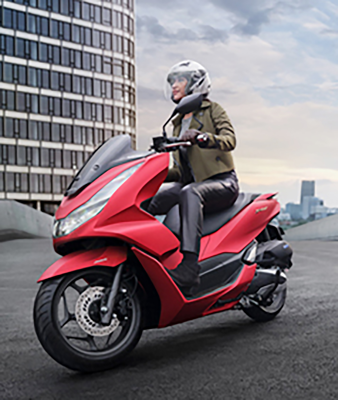 Ini Tips Aman bagi Perempuan saat Bermotor