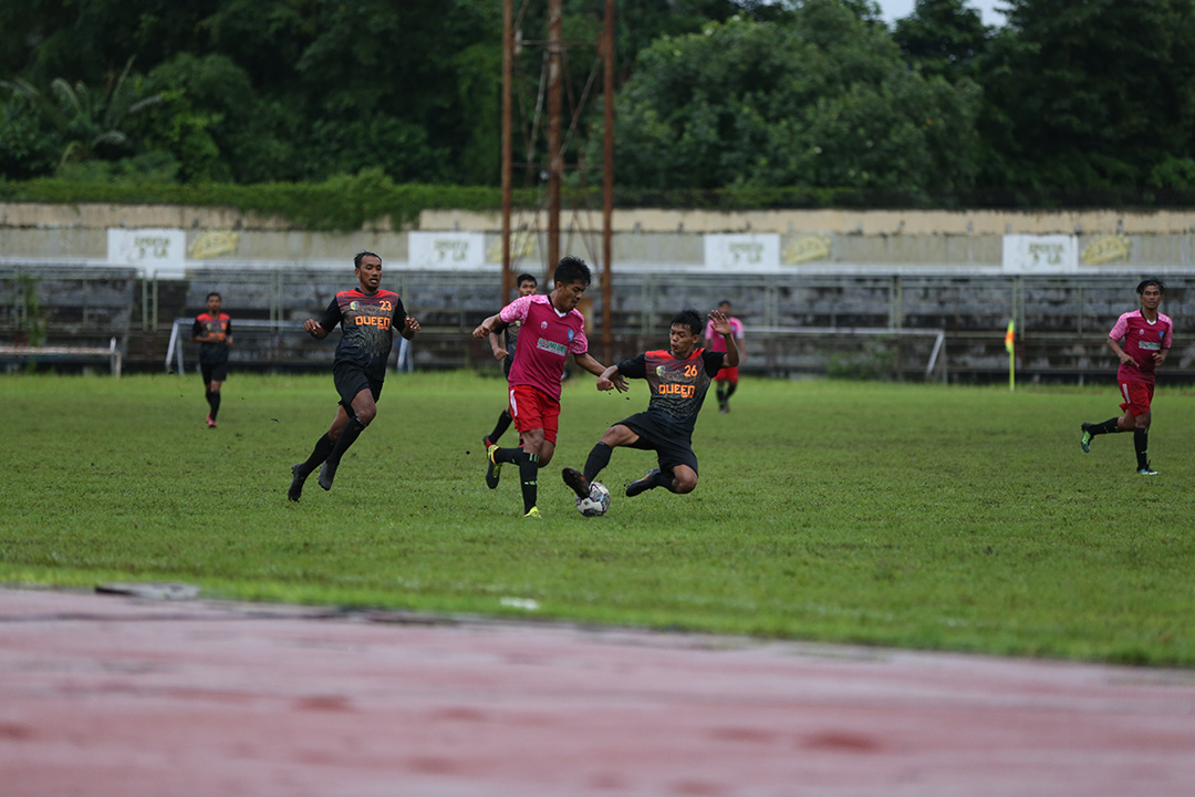 LIGA LOKAL: Klub-klub asal NTB bertanding dalam Liga 3 NTB, beberapa waktu lalu. (DOK/LOMBOK POST)
