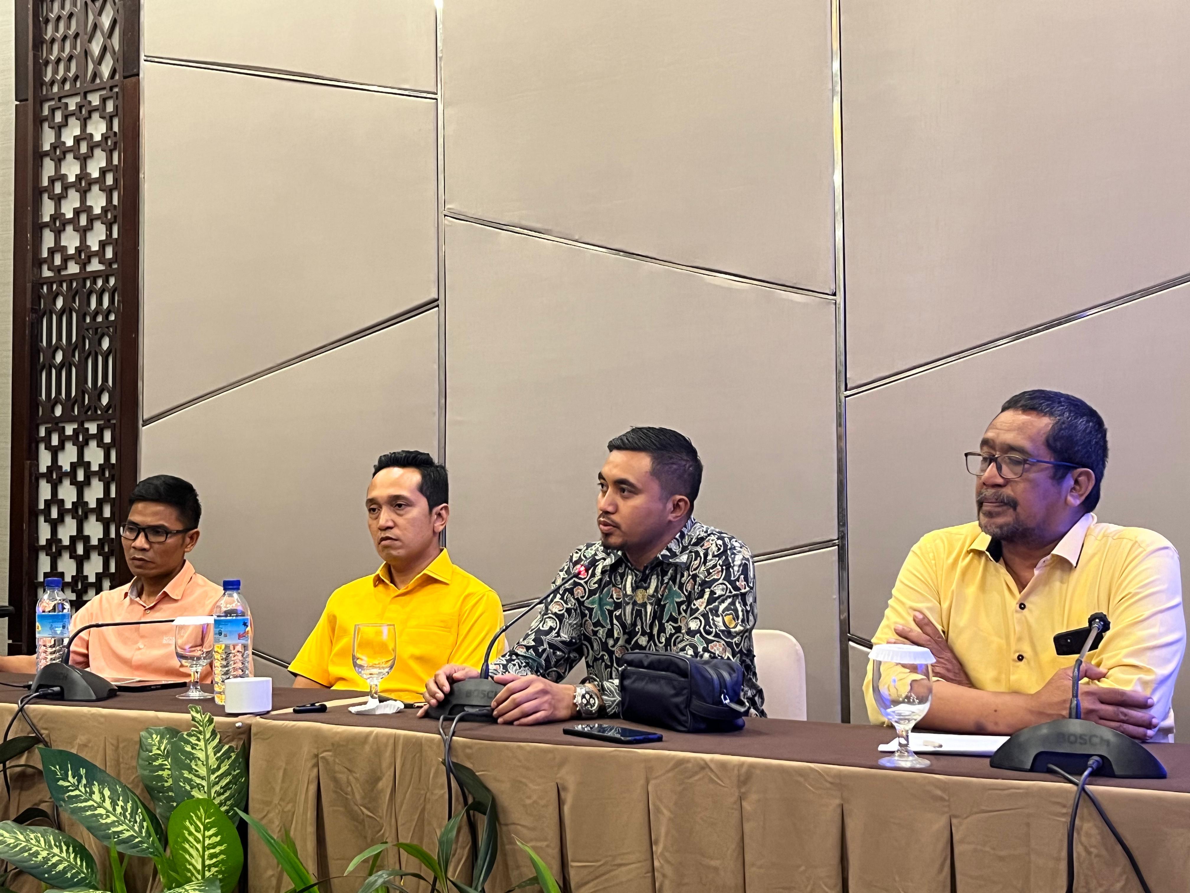 PETA POLITK: Konferensi pers hasil survei LSI Denny JA terkait peta poltik Kota Mataram.   (ZAD/LOMBOK POST)