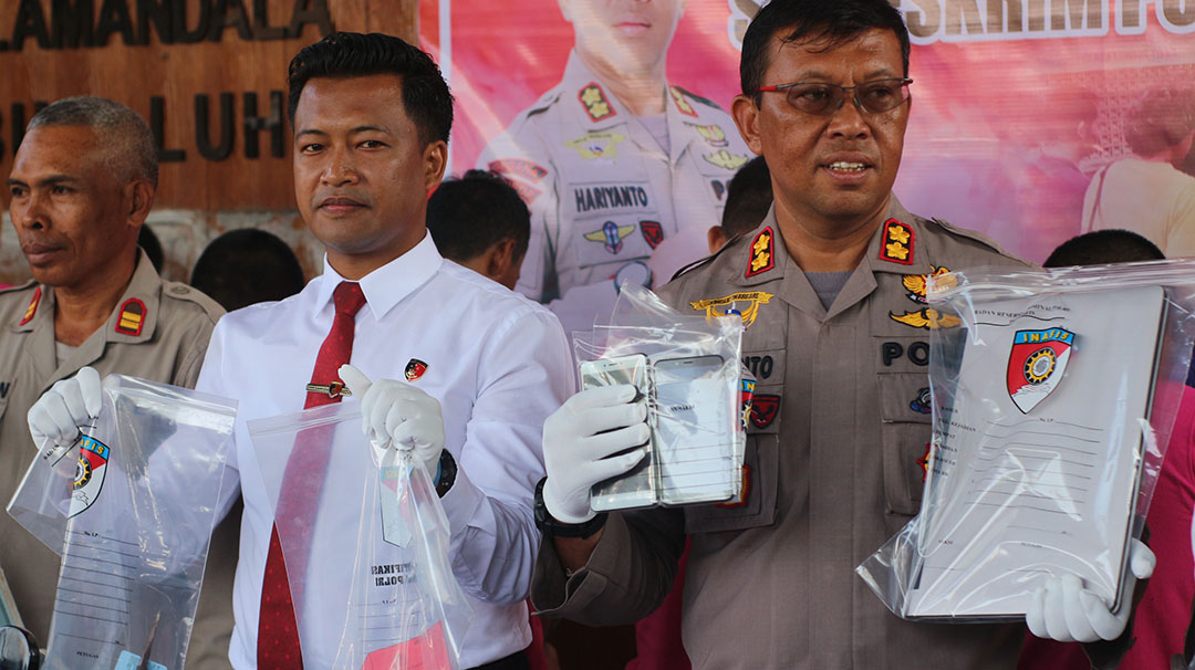 KONFERENSI PERS: Polres Lombok Timur (Lotim) saat menggelar konferensi pers hasil pengungkapan kasus 3C selama operasi Jaran Rinjani 2024. (SUPARDI/LOMBOK POST)