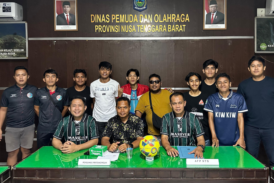 SEGERA DIMULAI: Tim peserta LFN Regional NTB 2024 bersama panitia penyelenggara dan AFP NTB usai technical meeting, belum lama ini. (AFP NTB FOR LOMBOK POST)