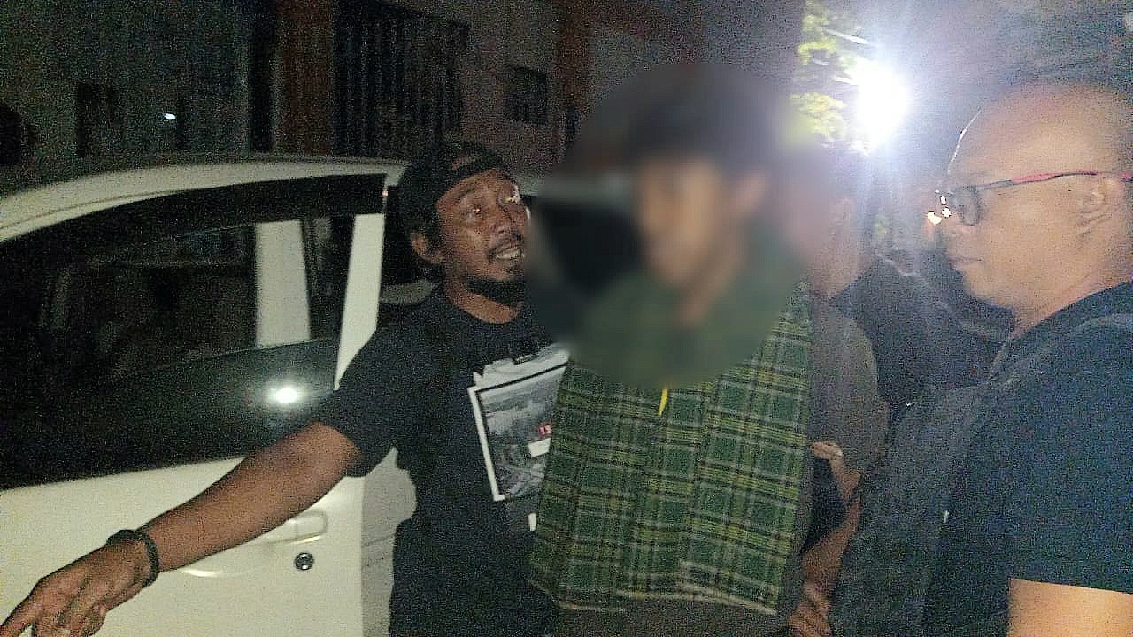 DITANGKAP: Pencuri sepeda motor di parkiran KFC Mataram Mall inisial DS ditangkap aparat Polresta Mataram, Selasa mama (18/6).(DOK. POLRESTA MATARAM)