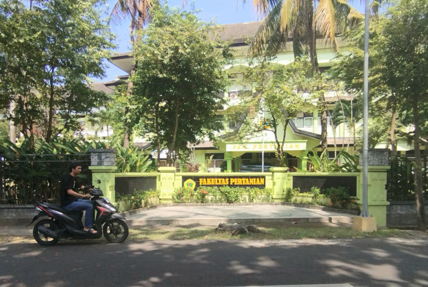 CEGAH PELECEHAN SEKSUAL: Oknum dosen Fakultas Pertanian Unram diduga melakukan pelecehan seksual terhadap mahasiswinya kini menjadi atensi publik.(TONI/LOMBOK POST)