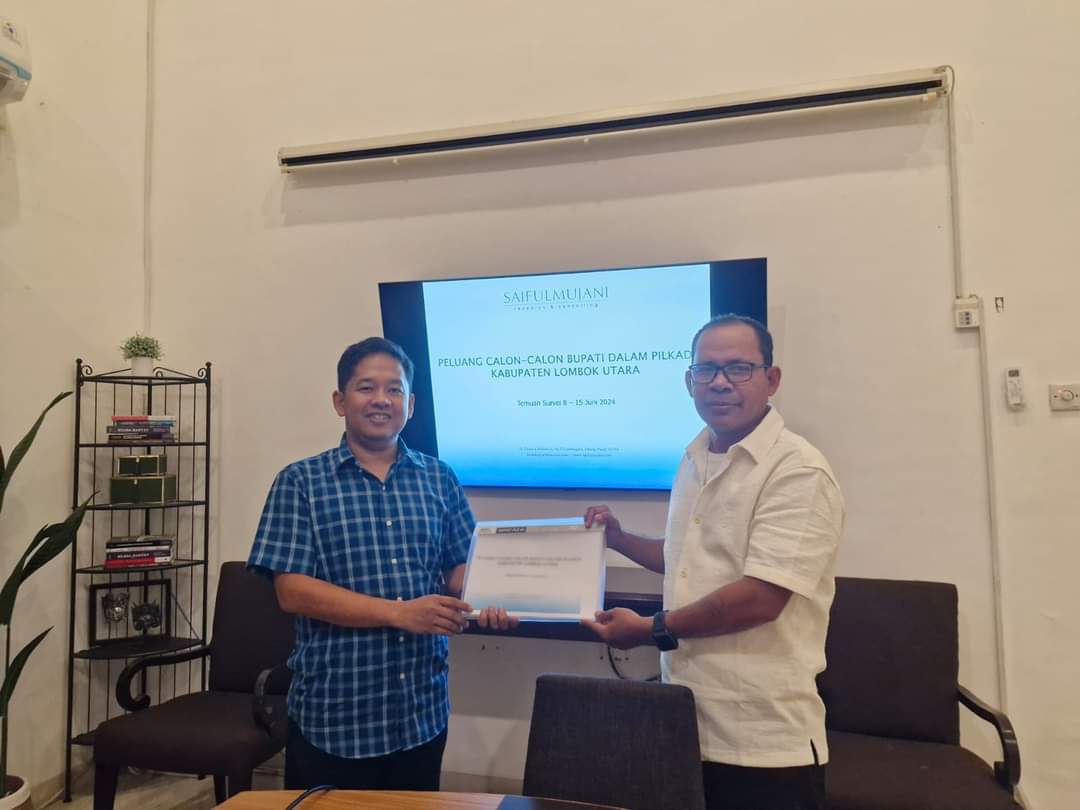 HASIL SURVEI: Tim SMRC usai memaparkan hasil survey Pilkada KLU, akhir pekan lalu.  (SMRC FOR LOMBOK POST)