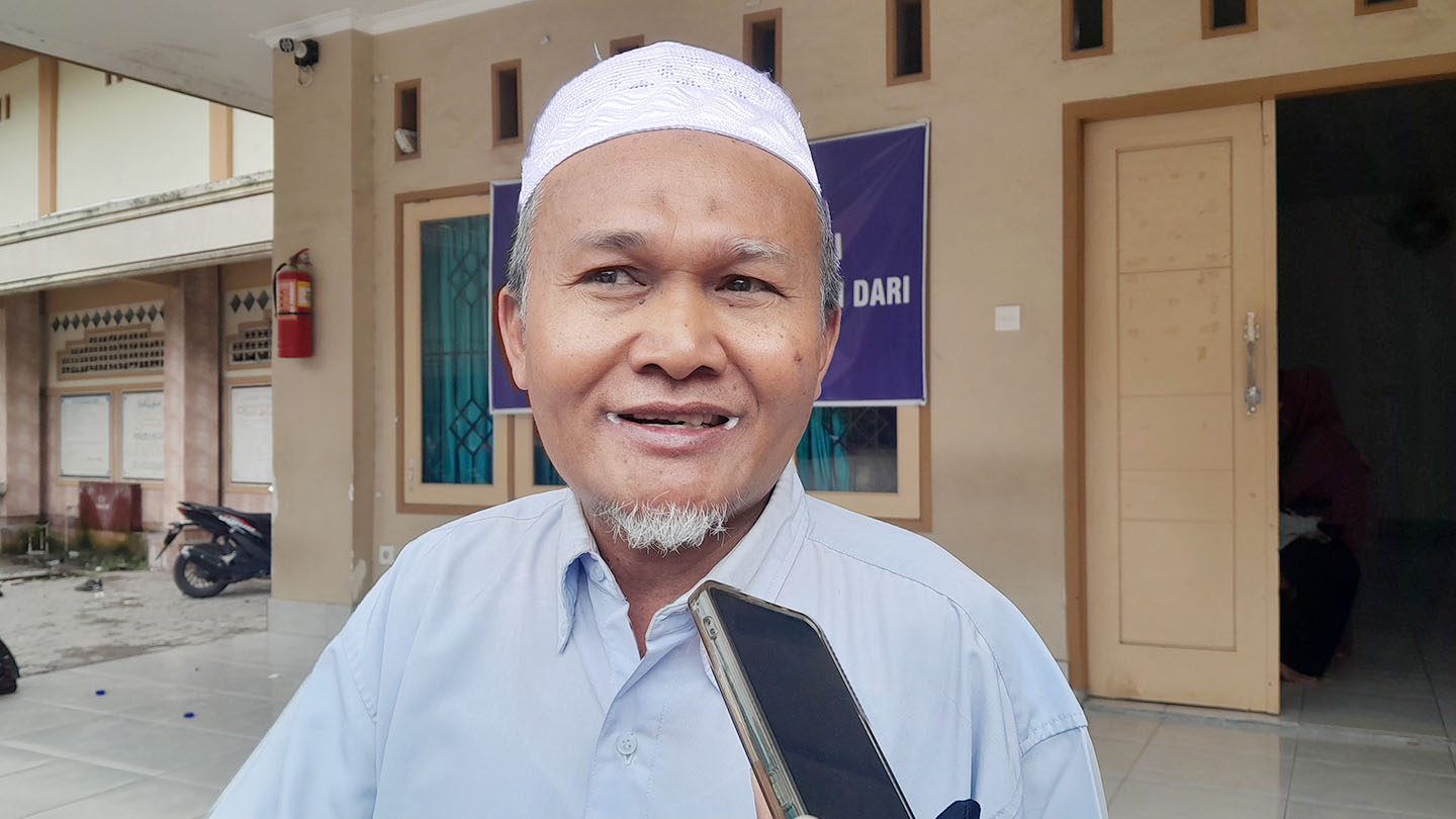 Pengasuh Ponpes Al-Aziziyah Kapek Gunungsari Ustad Amirudin