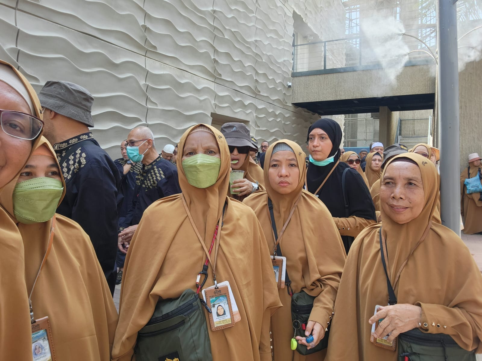 SEMRINGAH: Wajah jamaah haji khusus Muhsinin Tour and Travel usai melaksanakan ibadah di Tanah Suci, beberapa waktu lalu.