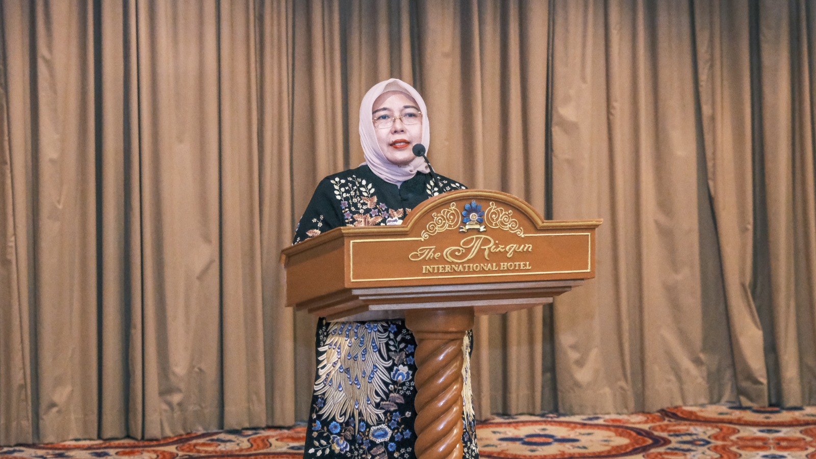 Wakil Ketua Dekranasda NTB Hj Lale Prayatni Gita Ariadi memaparkan potensi NTB di event Halal Expo yang digelar KBRI Brunei Darussalam, Kamis (27/6).