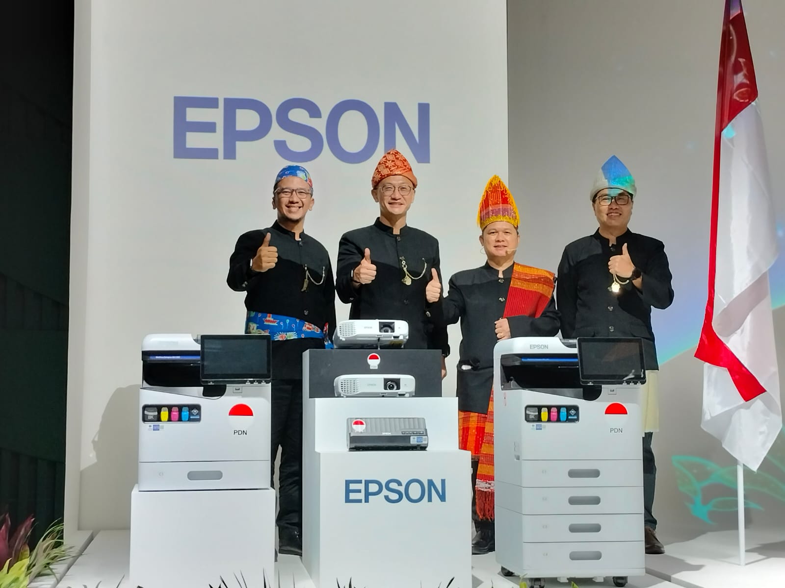 KEBANGGAN NASIONAL: Epson meluncurkan rangkaian produk terbaru yang meliputi proyektor, document scanner, dan printer bisnis yang dirancang dan diproduksi oleh PT Indonesia Epson Industry di Cikarang