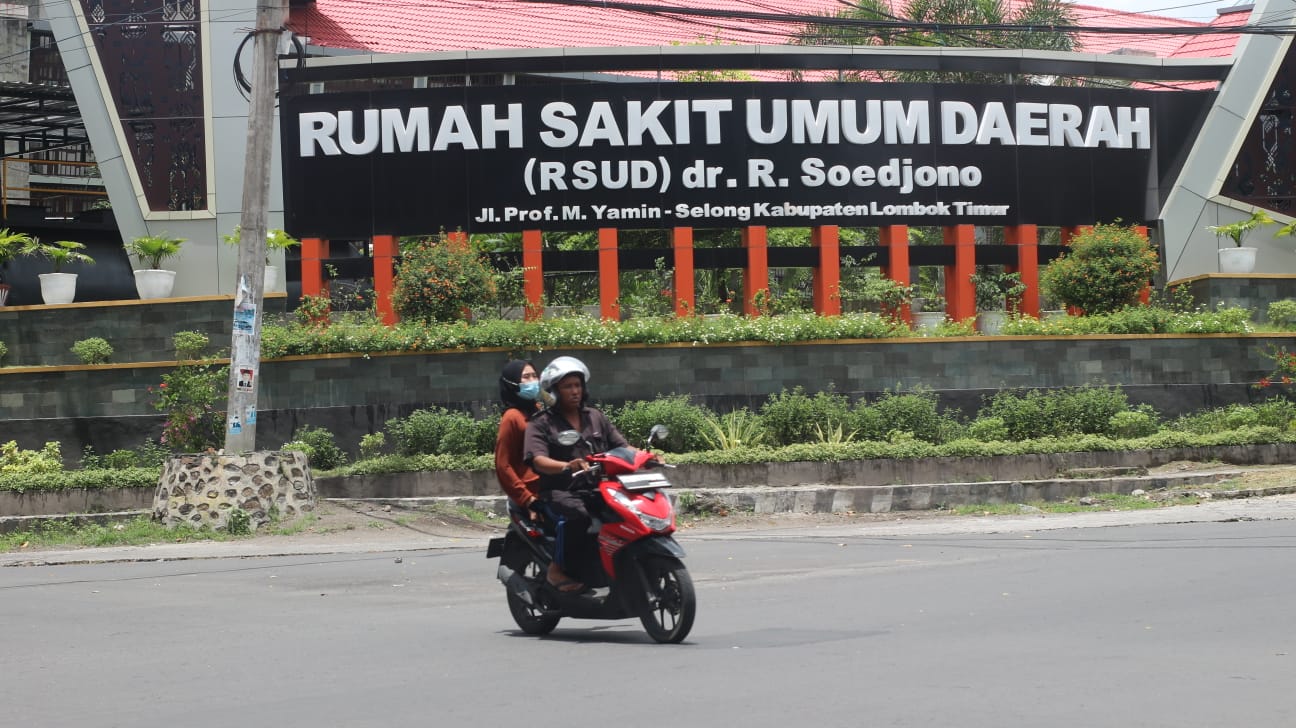 HARUS BANTU UNGKAP KASUS: Lima tenaga kesehatan RSUD R Soedjono Selong diperiksa penyidik Satreskrim Polresta Mataram untuk mengungkap kasus dugaan penganiayaan. (DOK/LOMBOK POST)