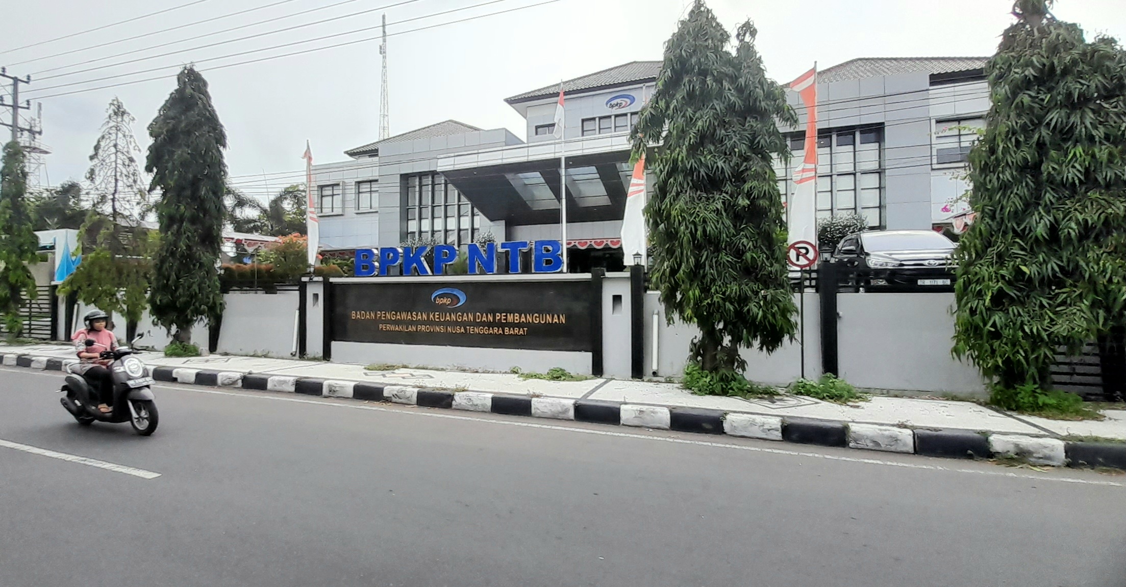 HARUS INDEPENDEN: BPKP Perwakilan NTB pekan ini akan mengeluarkan surat tugas untuk pelaksanaan audit kerugian Negara terkait kasus dugaan korupsi pengadaan masker Pemprov NTB tahun.(TONI/LOMBOK POST)