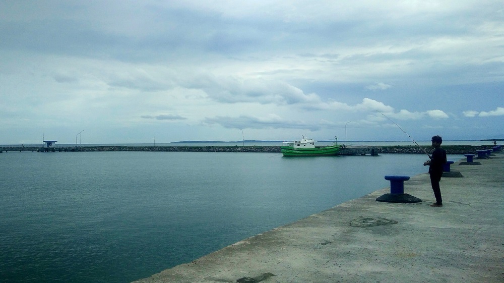 BERMASALAH LAGI: Kejari Lotim menemukan ada indikasi korupsi dalam proyek rehabilitasi Dermaga Labuhan Haji.(DOK LOMBOK POST)