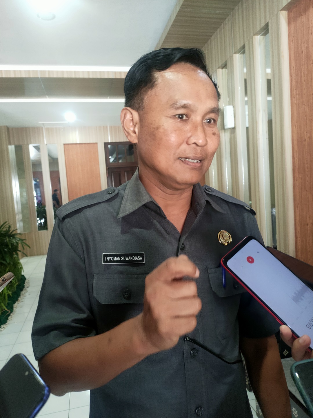 I Nyoman Suwandiasa. (HARLI/LOMBOK POST)