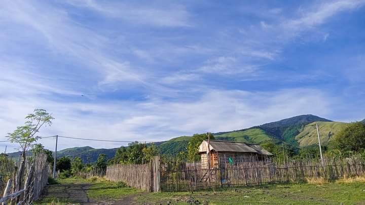 BLANK SPOT: Suasana Desa Oi Katupa, Kecamatan Tambora, Bima yang masih blank spot.(FACEBOOK Andri Ariansyah Anwar)