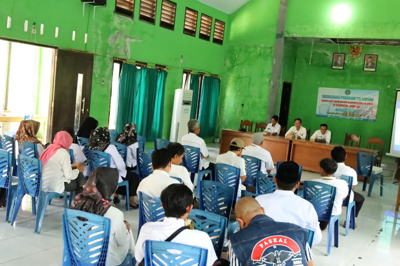 ANTUSIAS : Sejumlah Peserta dari berbagai elemen Masyarakat mengikuti giat Sosialisasi Program Pelayanan RSUD Kabupaten Lombok Utara, di Aula Kantor Camat Kayangan pada Rabu  lalu (10/7).