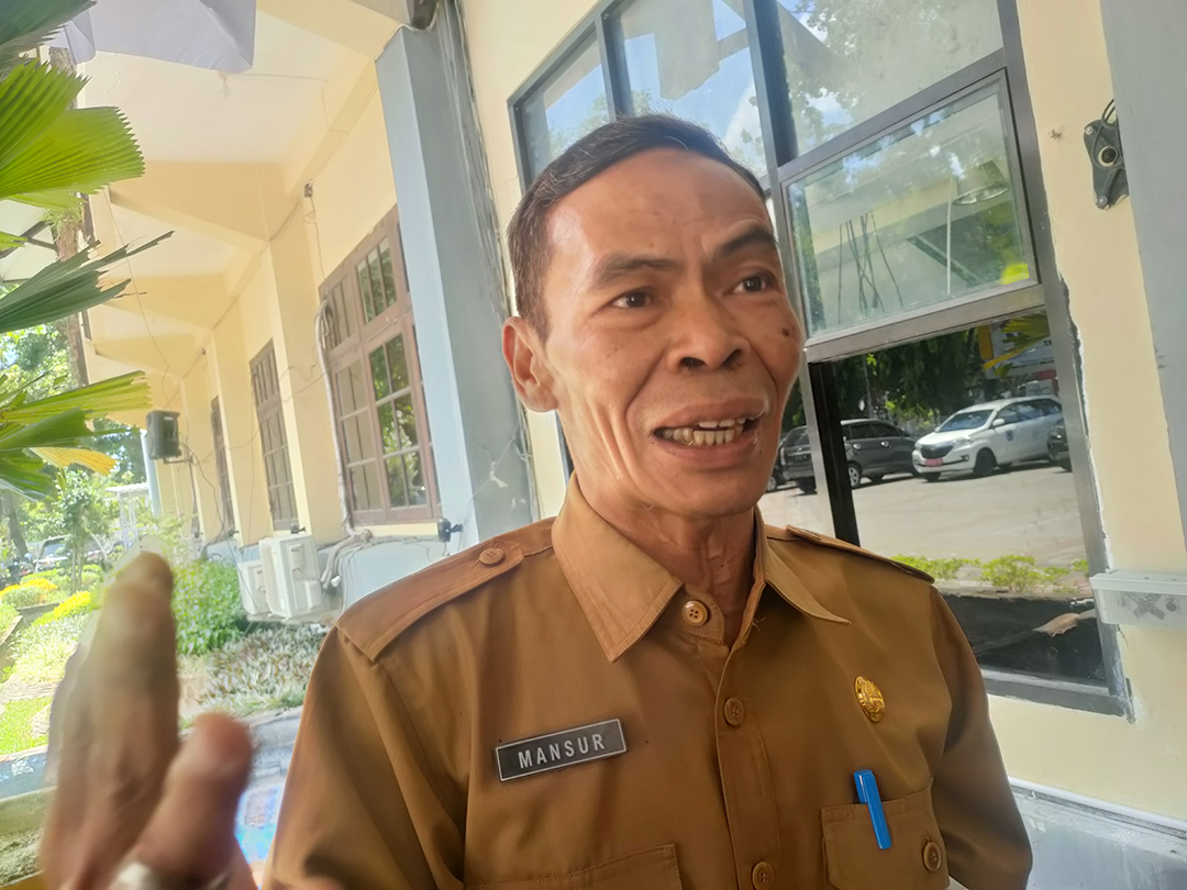 H Mansur. (HARLI/LOMBOK POST)
