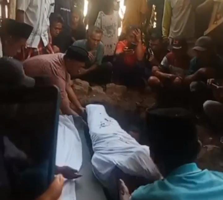 MASIH UTUH: Jasad Nahwa yang dikubur 27 tahun lalu ditemukan masih utuh dan wangi, belum lama ini. (ISTIMEWA/LOMBOK POST)