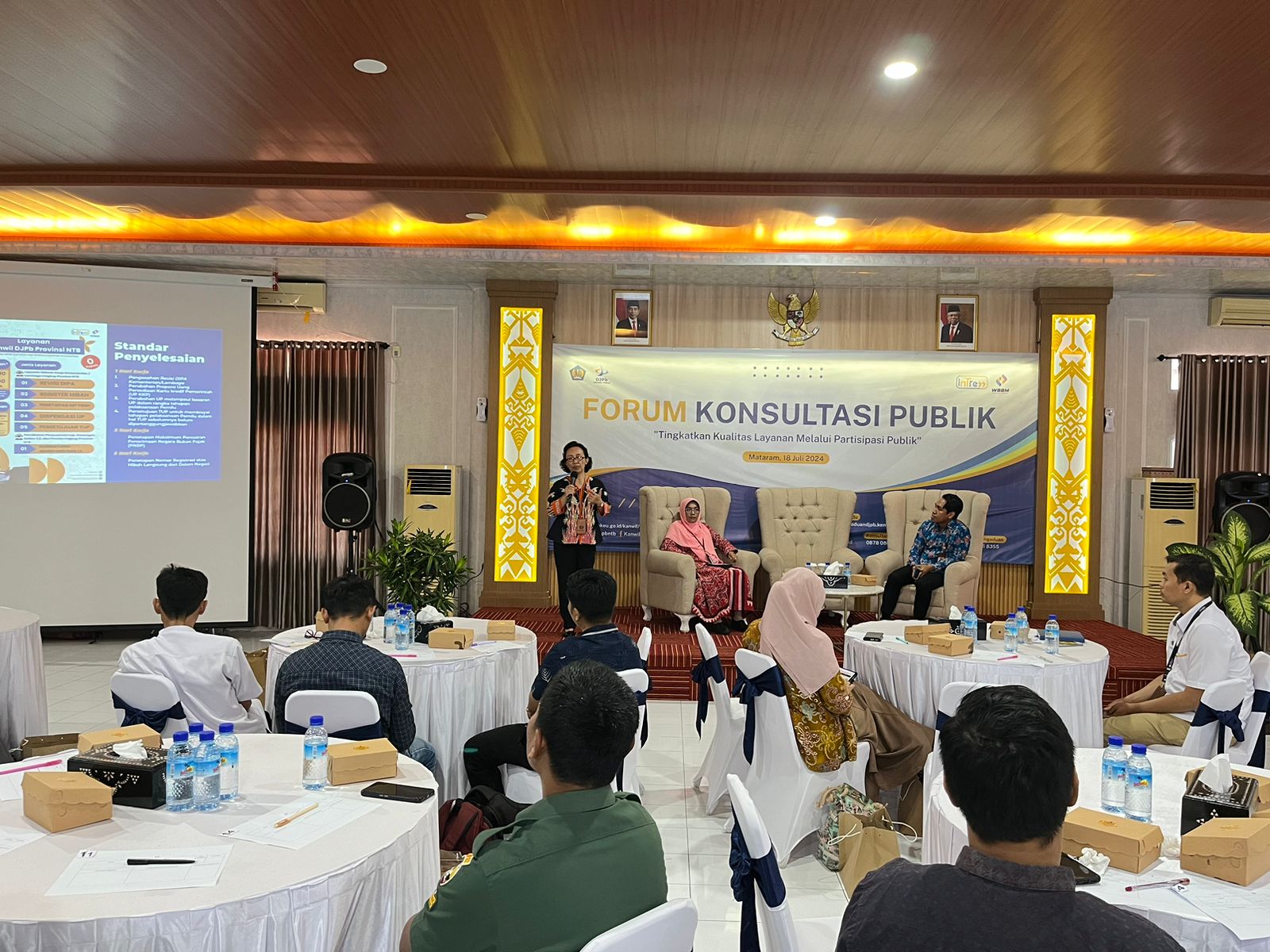 DISKUSI TERBUKA: Para narasumber dan peserta yang hadir di forum konsultasi publik yang diadakan oleh Kanwil DJPb NTB, Kamis (18/7).
