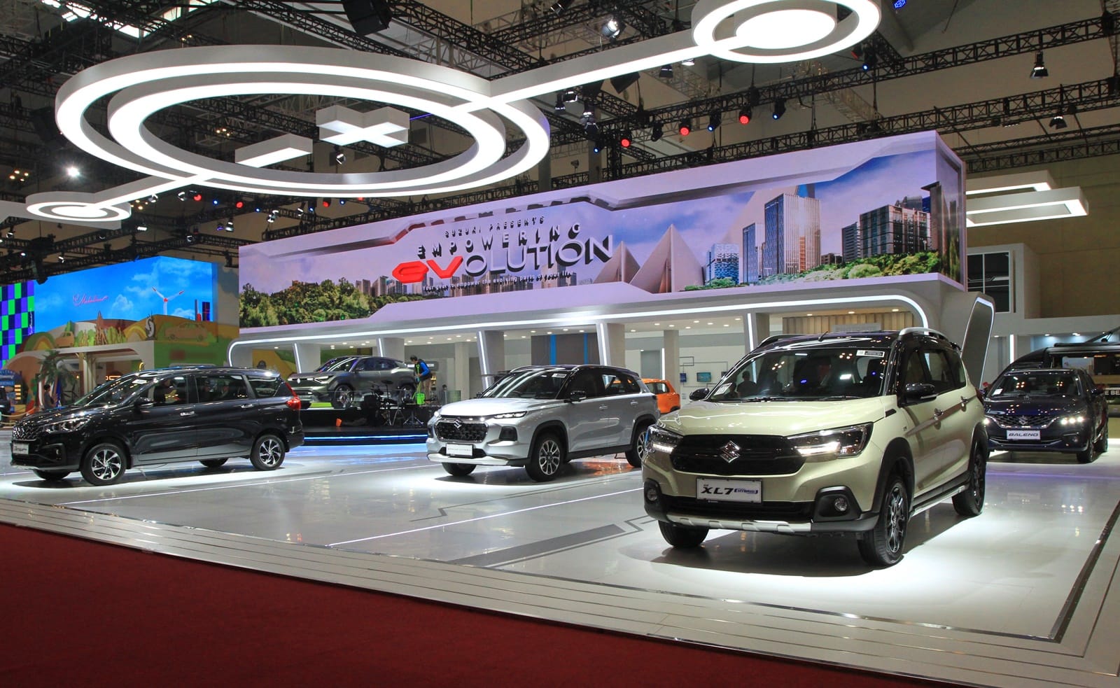 MEWAH: Inilah booth Suzuki dalam Ajng GIIAS 2024.(SUZUKI FOR LOMBOK POST)