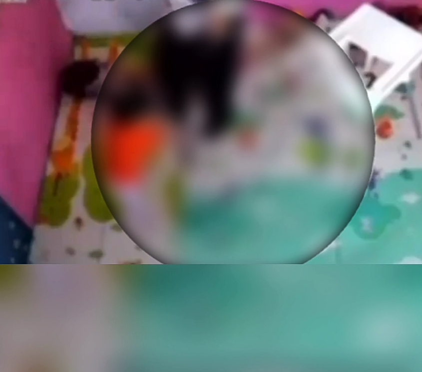 Hasil tangkapan layar, video viral penyiksaan anak di daycare, terduga influencer berinisial MI. (X dhemit_is_back)