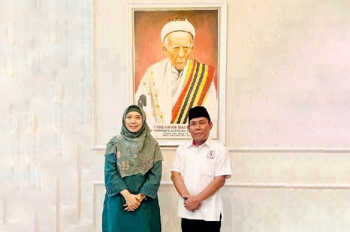 Hj Sitti Rohmi Djalilah dan HW Musyafirin