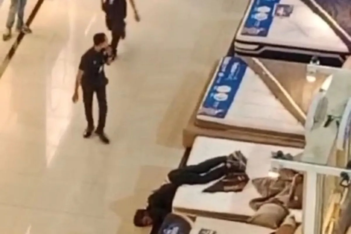 Tangkapan Layar Rekaman Video (Pengunjung Mal Solo Paragon)