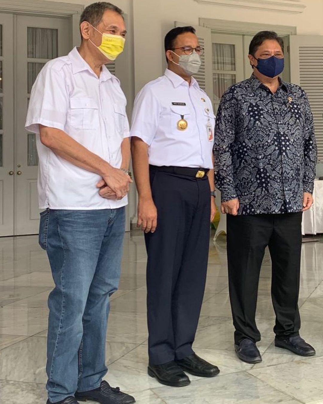 Jusuf Hamka (kiri), Gubernur DKI Anies Baswedan (tengah), Menteri Koordinator Perekonomian (Airlanggar Hartarto), menghadiri Vaksinasi Ibu-Ibu Hamil di Balai Kota Jakarta 2021. (Instagram/jusufhamka