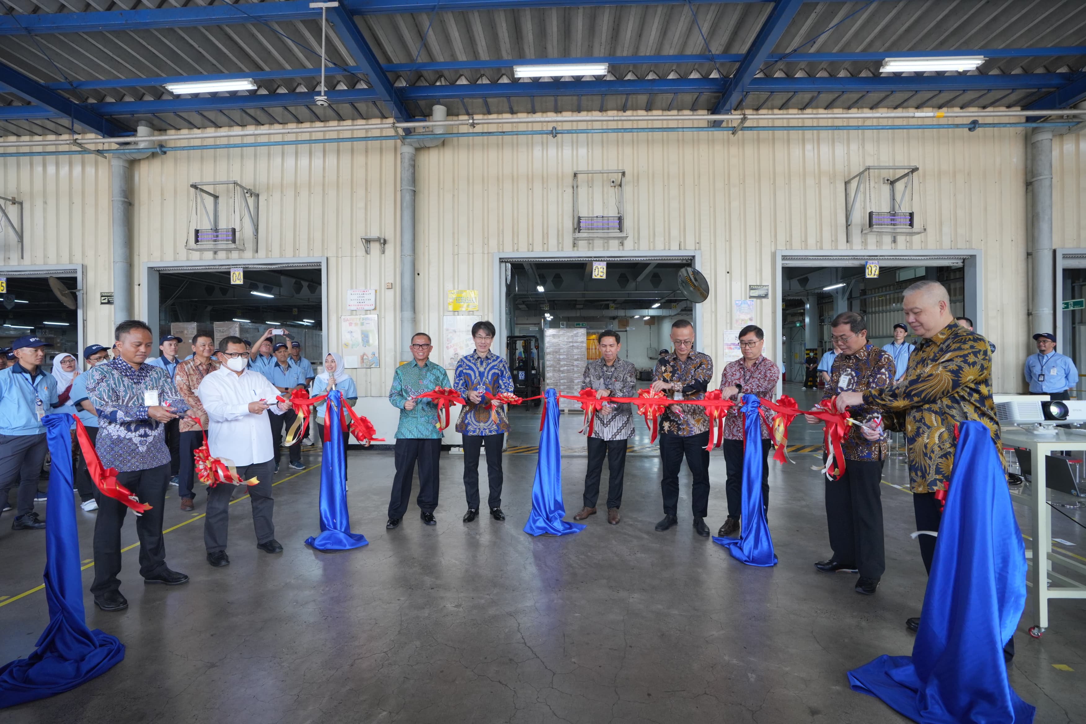 PERESMIAN: Epson meresmikan  pabrik proyektor di Cikarang, Jawa Barat.