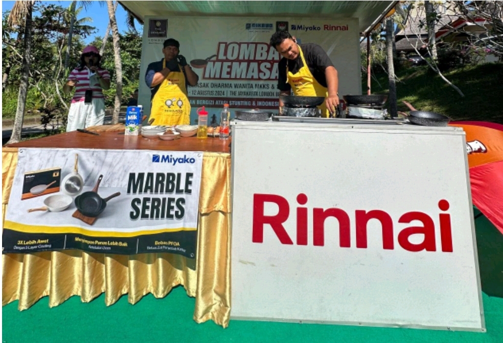 ICA NTB saat demo masak menggunakan perlengkapan Miyako & Rinnai di Senggigi, beberapa hari lalu.