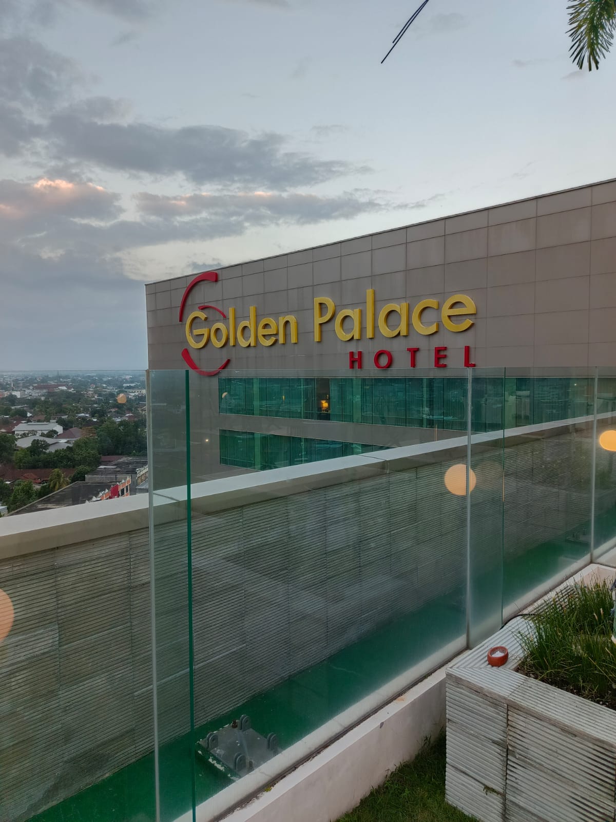 LIBURAN ASYIK: Golden Palace Hotel menjadi salah satu hotel yang banyak dikunjungi di Kota Mataram, NTB.