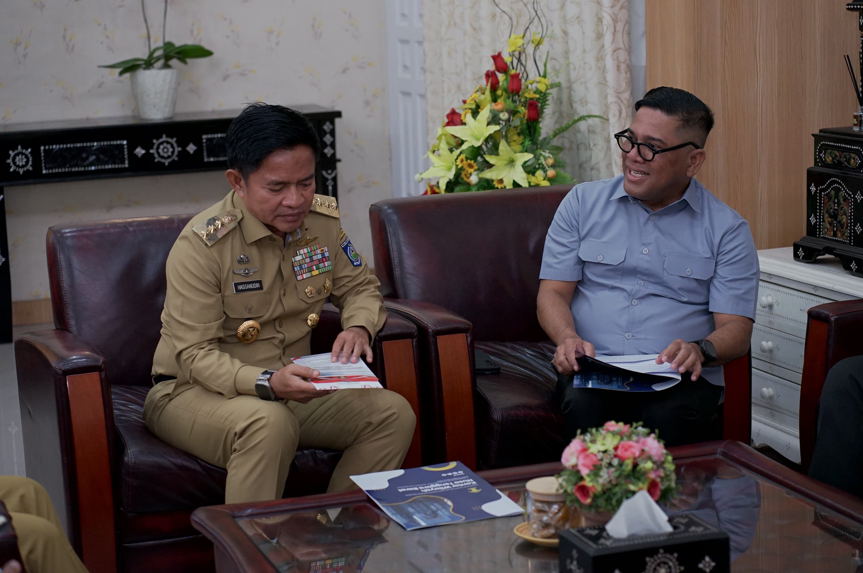 PERKUAT SINERGI: Silaturahmi Kakanwil Kemenkumham NTN Parlindungan (kanan) dengan PJ Gubernur NTB Hassanudin, Selasa (20/8).