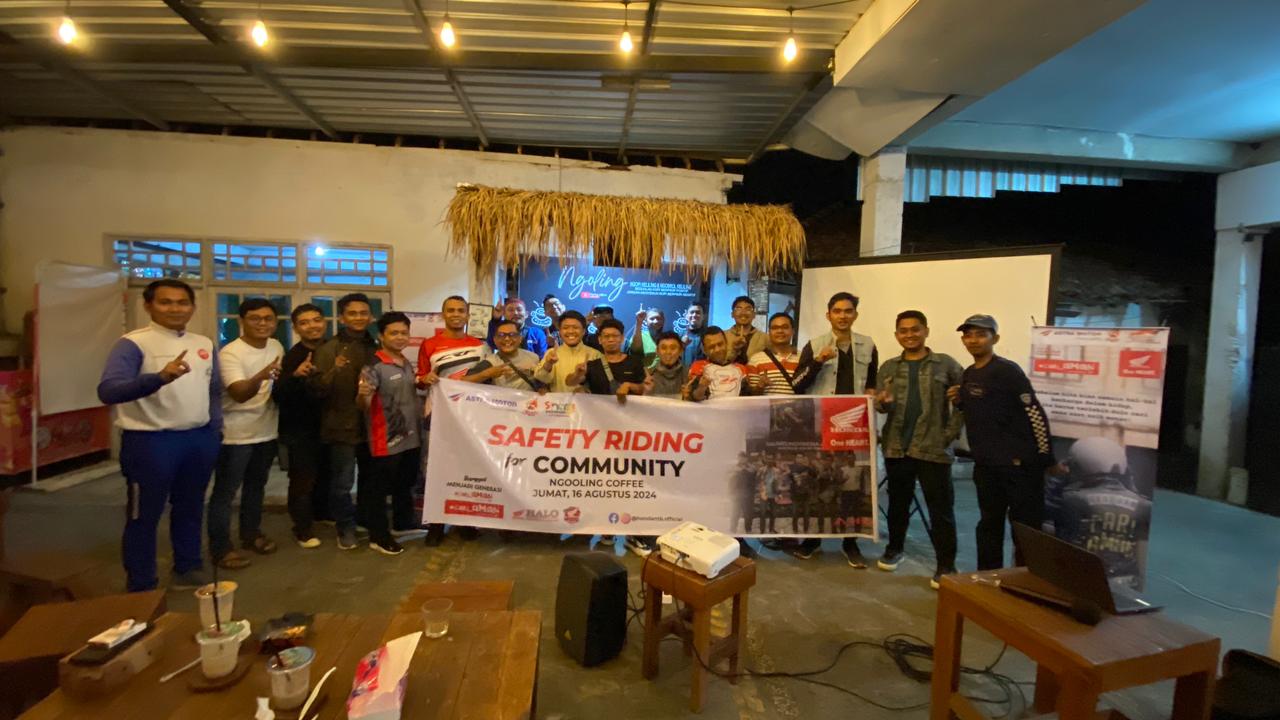 Kompak: tim safety riding Astra Motor NTB bersama komunitas. (Honda for Lombok Post)