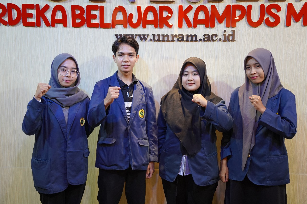 MEMBANGGAKAN: Tim PKM Unram meraih juara kategori PKM Kewirausahaan Terkreatif Kluster II diadakan Direktorat Belmewa di Universitas Pembangunan Nasional Veteran Jakarta. (UNRAM FOR LOMBOK POST)