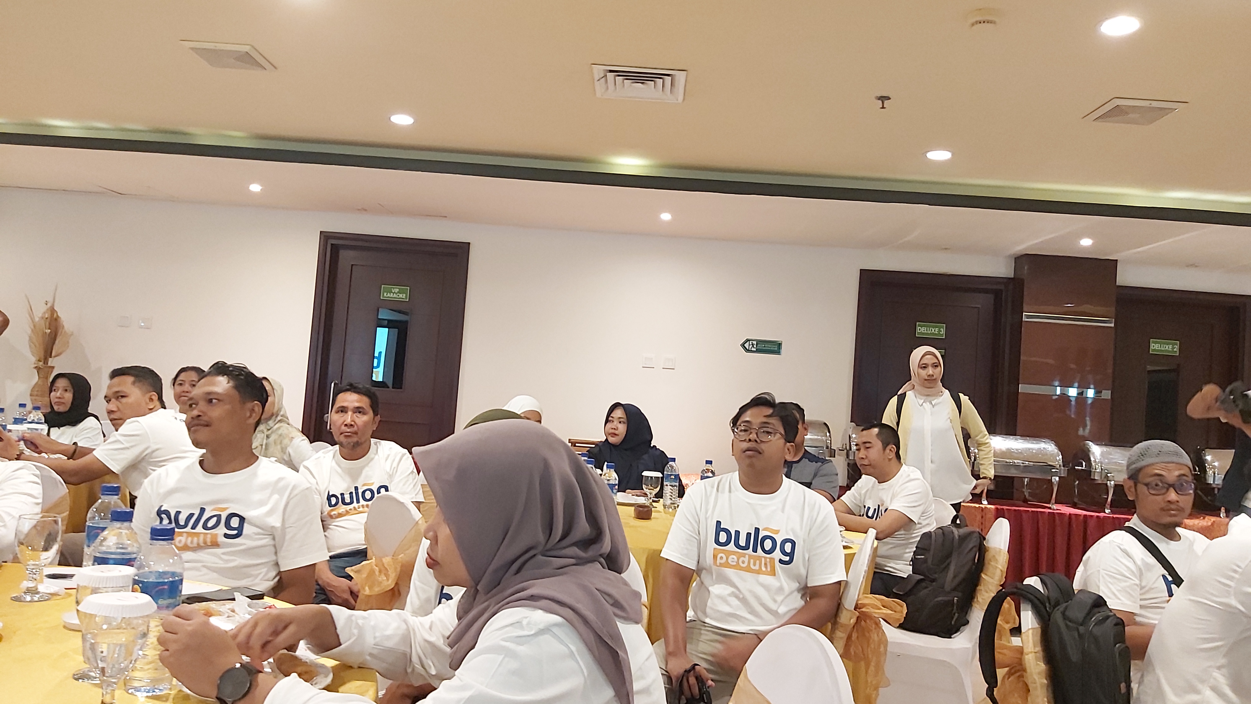 UMKM Binaan Bulog RPK dapat informasi terkait pengembangan bisnis produk Bulog di Mataram.