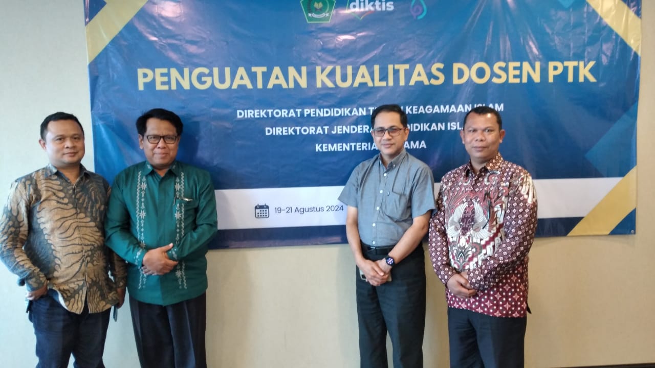 PERKUAT KOMPETENSI: Kepala Pusat Pendampingan dan Pengembangan Mutu Mahasiswa UIN Mataram Dr Agus (kanan) usai rapat kordinasi nasional selama di Kota Tangerang Selatan. (AGUS FOR LOMBOK POST)