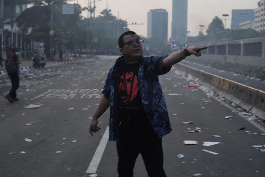 Denny Indrayana Ikut Demonstrasi, Menolak Pembangkangan DPR terhadap putusan MK (dennyindarayana99 instagram)