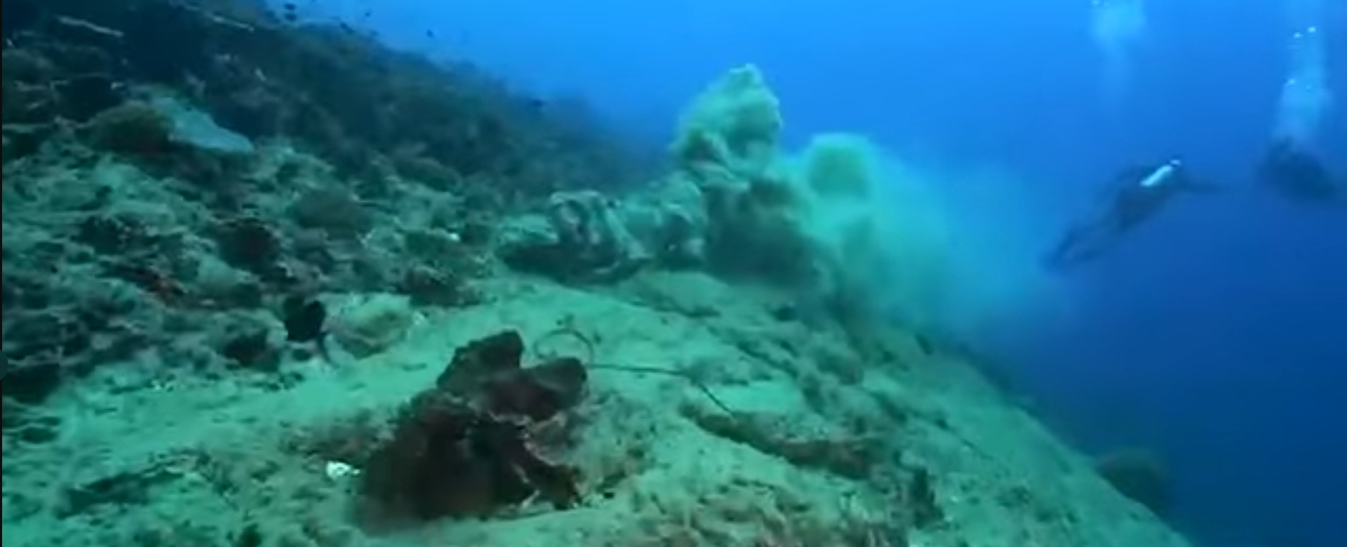 TERUMBU KARANG: Kerusakan dan adanya endapan lumpur terumbu karang kawasan Gili Trawangan, beberapa waktu lalu.(DOK/LOMBOK POST)
