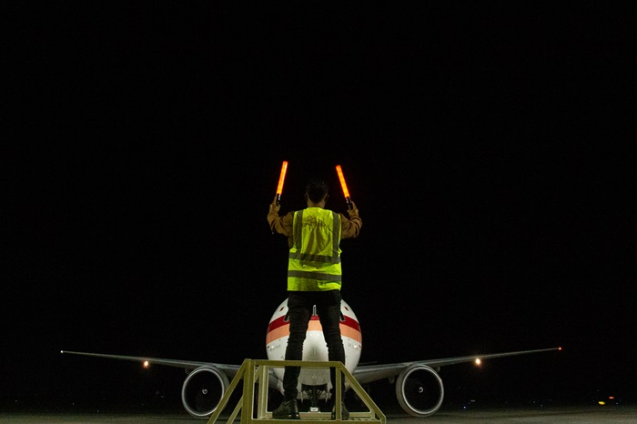 PARKIR: Salah satu pesawat yang tengah parkir di Bandara Internasional Lombok, beberapa waktu lalu. Dua maskapai bakal buka rute baru ke Lombok, September mendatang. (Ivan/Lombok Post)