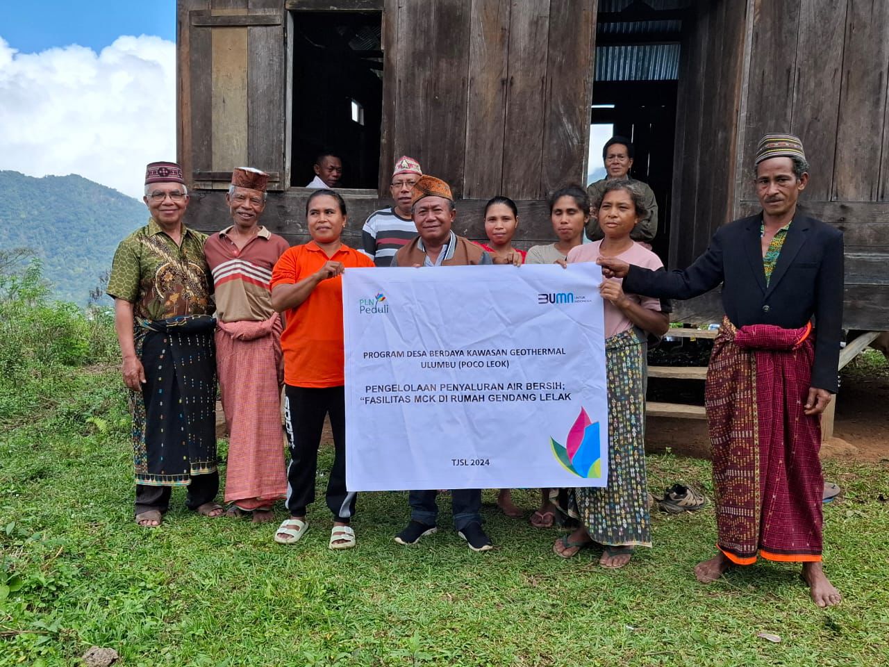 PLN UIP Nusra melalui program Desa Berdaya melakukan perbaikan pipanisasi untuk masyarakat sekitar kawasan pengembangan PLTP Ulumbu 5-6 di Poco Leok.