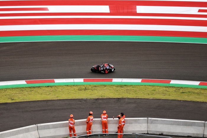 DIBELIT PERSOALAN: Penyelenggaraan MotoGP 2024 di Sirkuit Mandalika, Praya masih menyisakan persoalan pembayaran hosting fee yang belum menemukan titik temu. (Ivan Mardiansyah/Lombok Post)