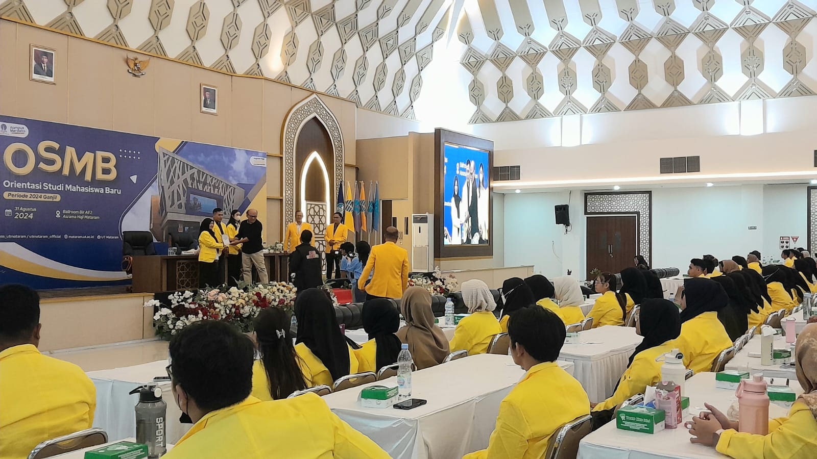 PENGENALAN: Universitas Terbuka Mataram menggelar kegiatan orientasi studi mahasiswa baru (OSMB) di Aula Bir Ali Asrama Haji Provinsi NTB di Jalan dr. Soejono Kota Mataram, Sabtu (31/8).